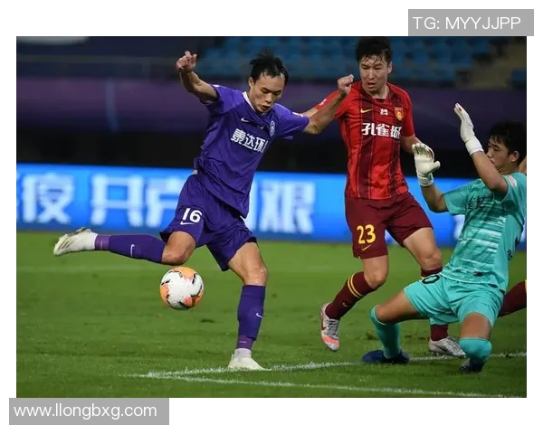 河北华夏幸福迎战泰达争夺中超联赛关键三分的激烈对决